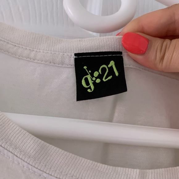 👚4/$20👚white t-shirt with cat print - Picture 4 of 5